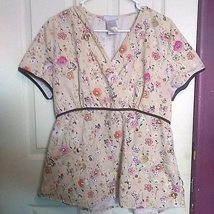 ❤5 for $25❤ Flowered scrub top